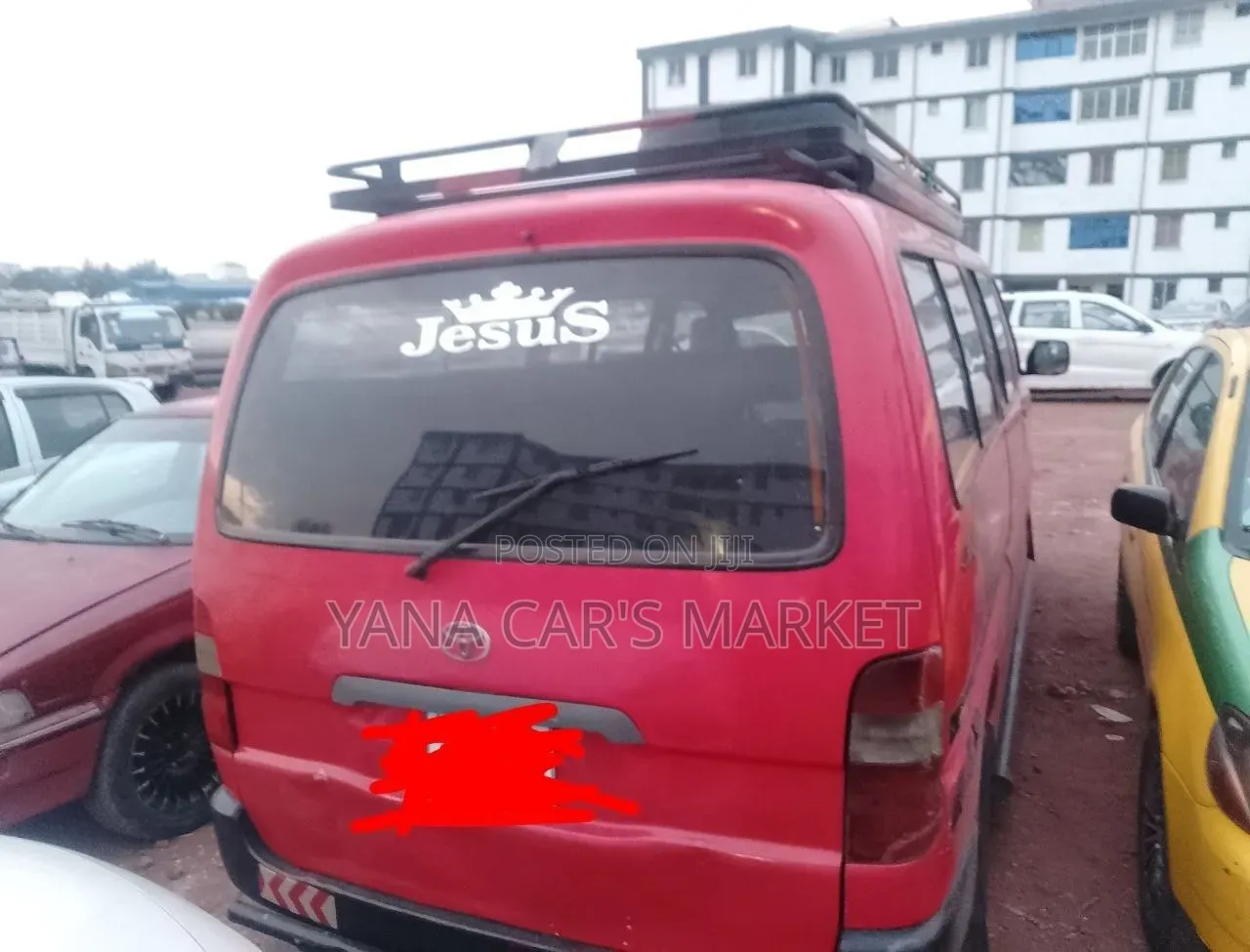 Toyota HiAce 2006 Red