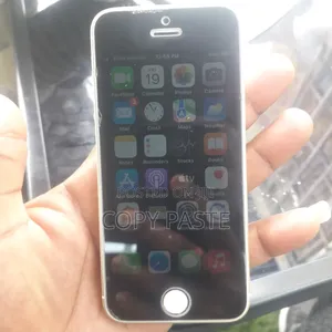 Apple iPhone SE 64 GB Silver