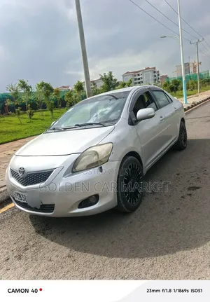 Toyota Yaris 2010 Silver