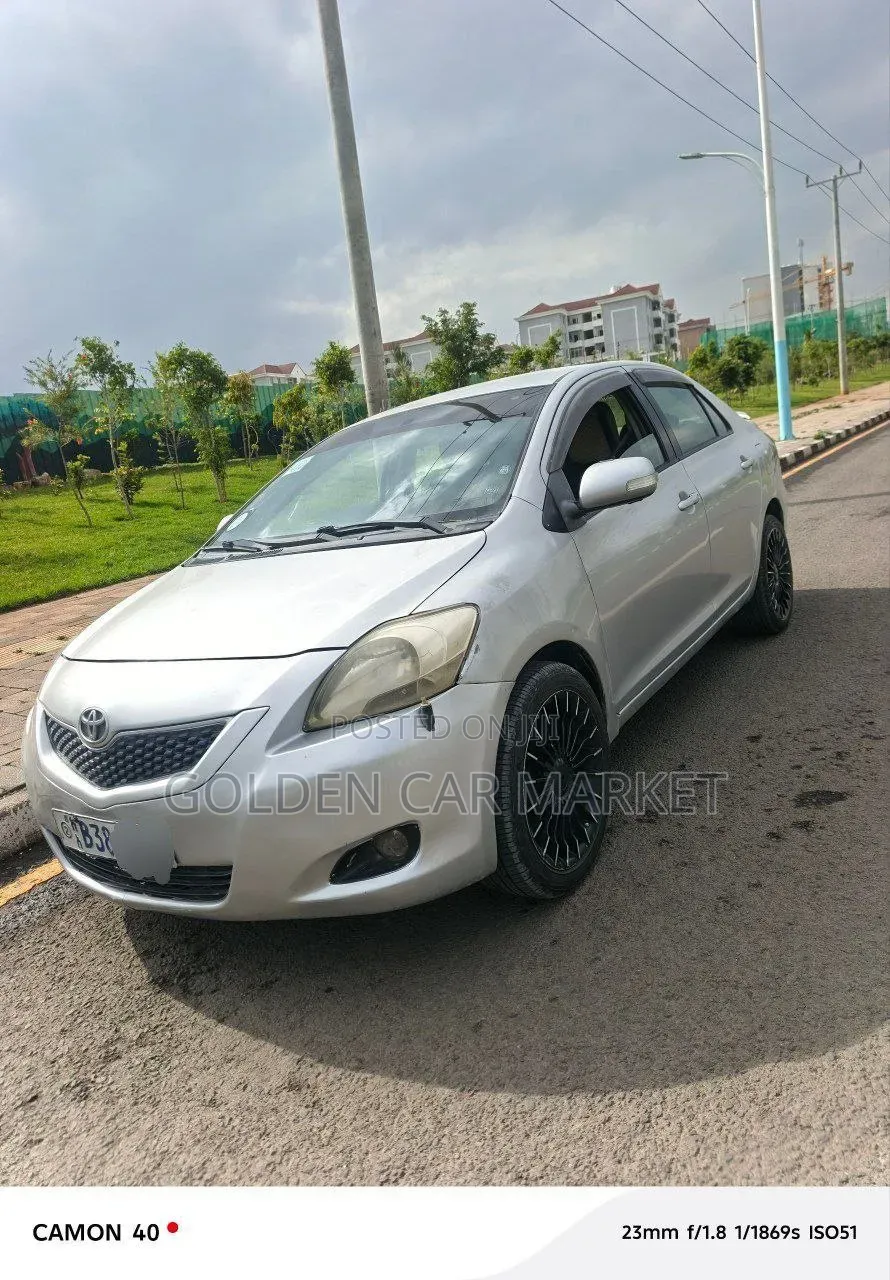 Toyota Yaris 2010 Silver