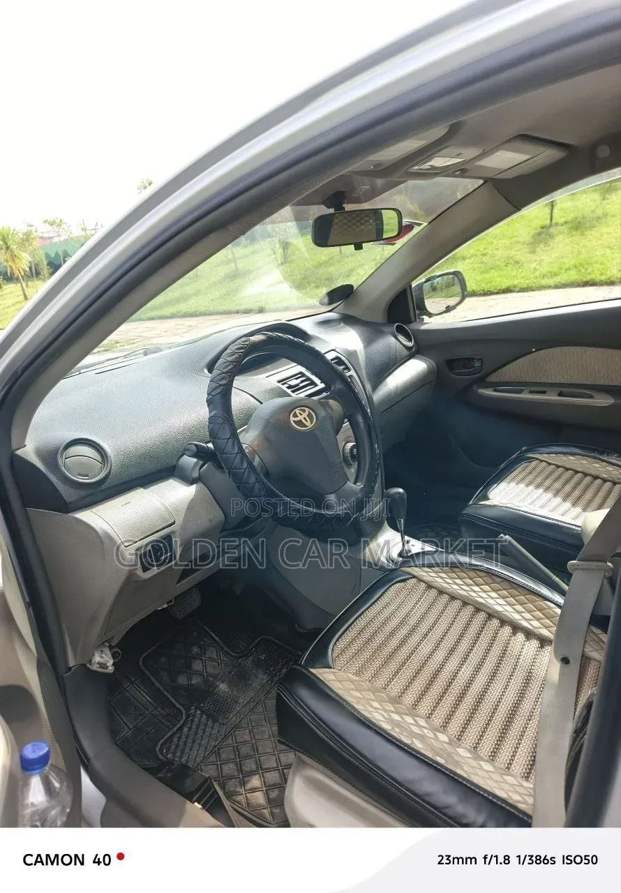 Toyota Yaris 2010 Silver