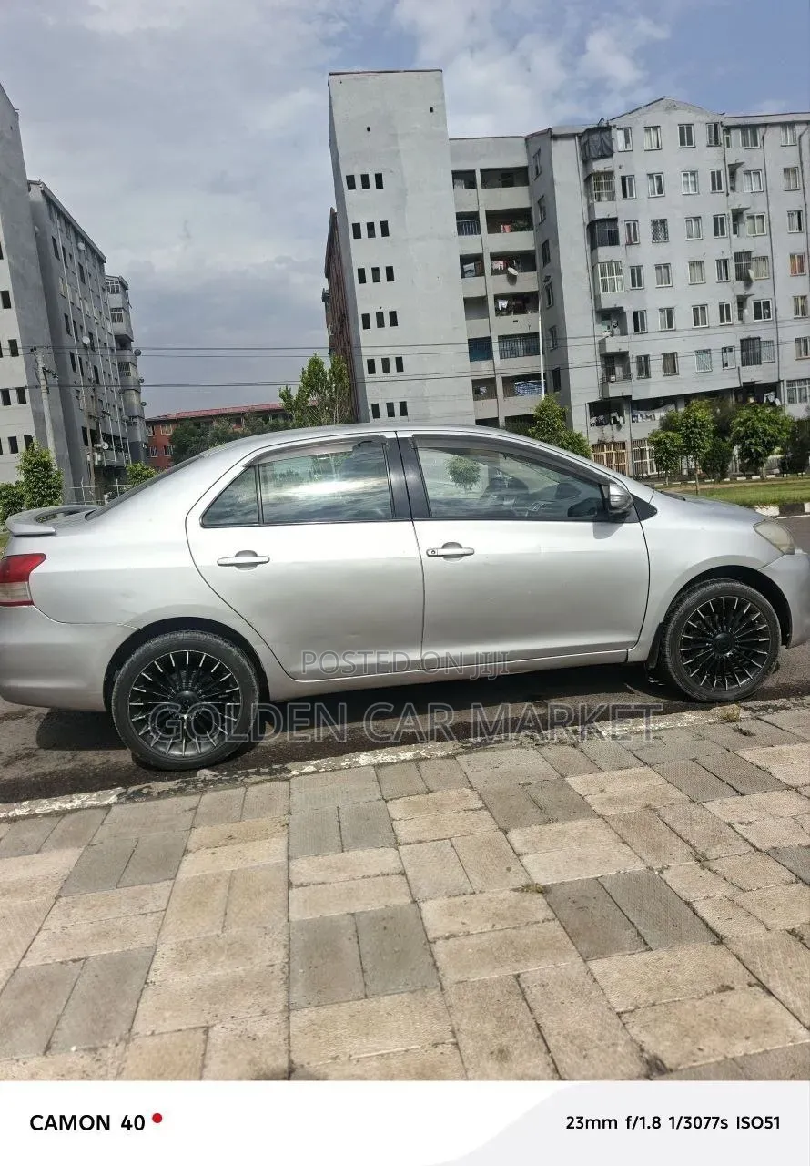 Toyota Yaris 2010 Silver
