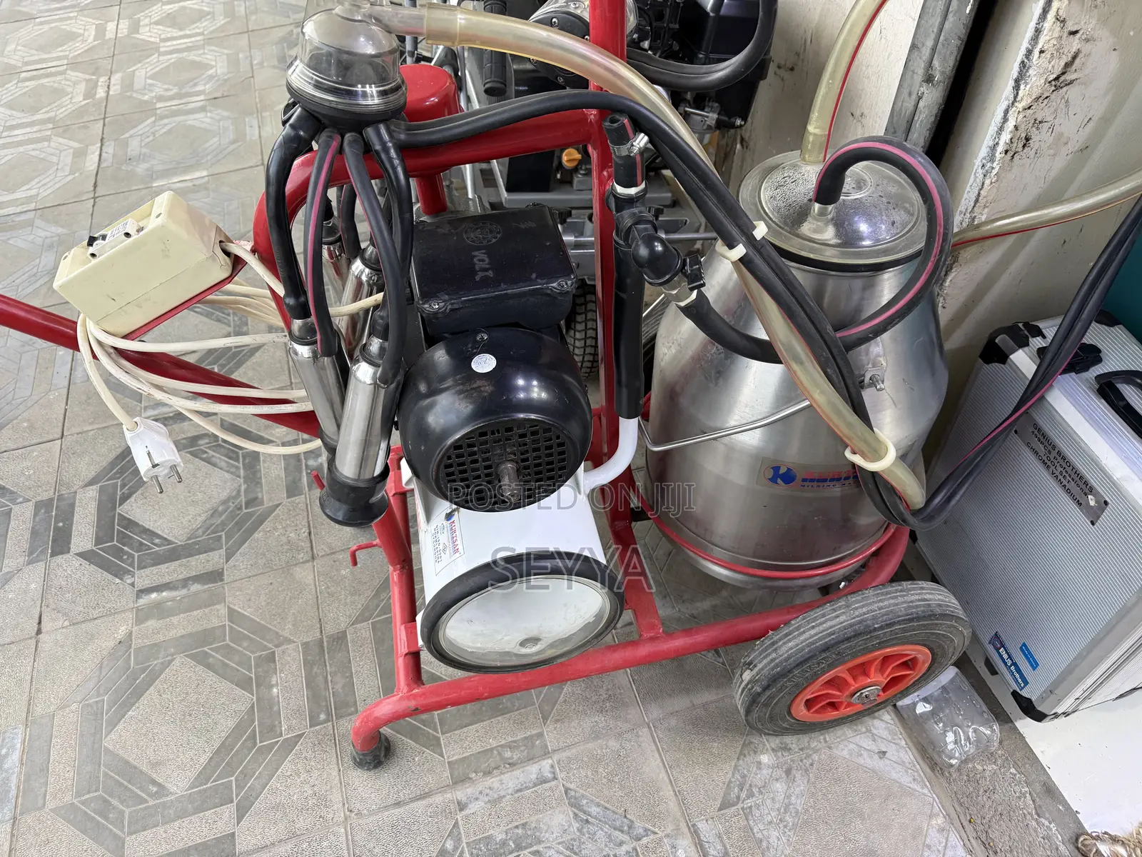 Cow Milking Machine