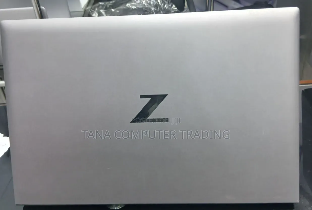 New Laptop HP ZBook Firefly 16 G10 16GB Intel Core i7 SSD 512GB
