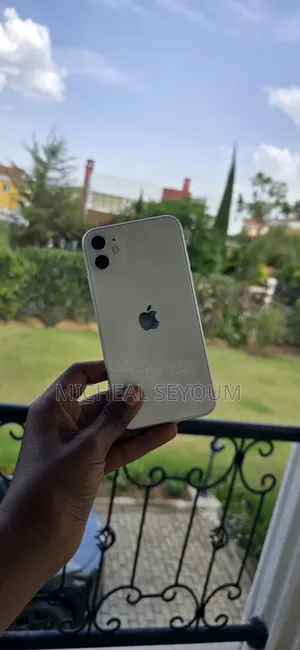 New Apple iPhone 11 128 GB White