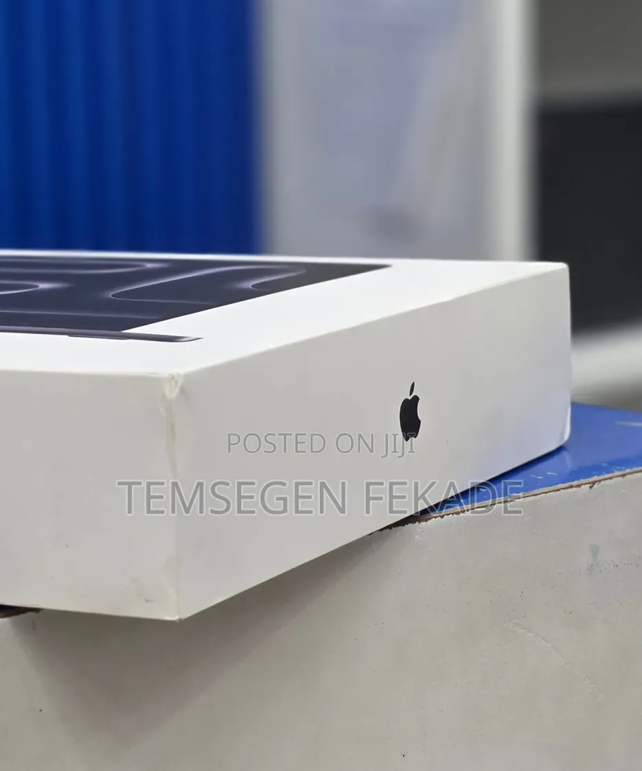 New Laptop Apple MacBook Pro 2025 M5 24GB Apple M5 Pro SSD 1T