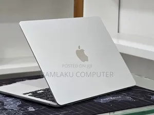 New Laptop Apple MacBook Air 2022 M2 16GB Apple M2 SSD 512GB