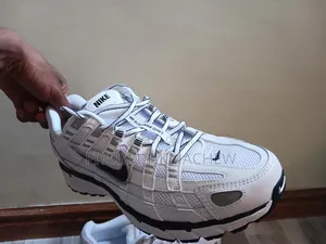 Brand New አዲስ የናይኪ ፒ-6000 ጫማ