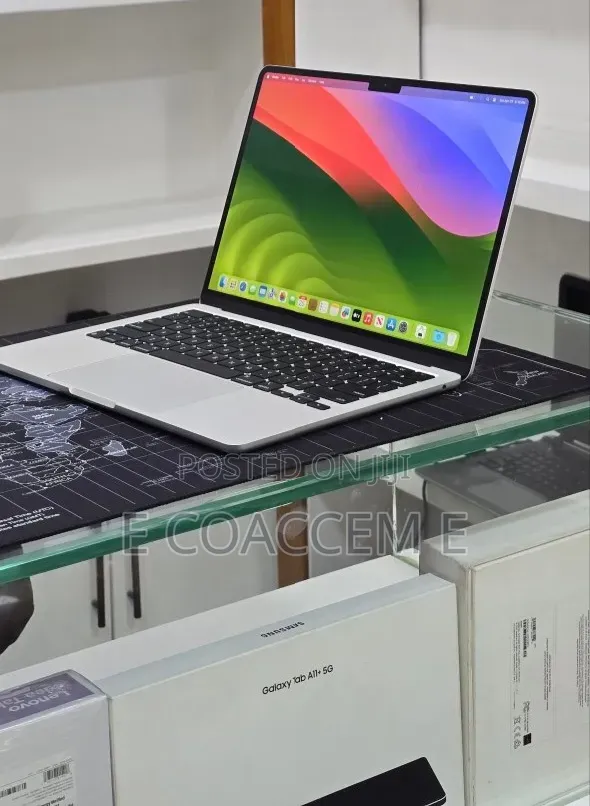 New Laptop Apple MacBook 16GB Apple M2 SSD 512GB