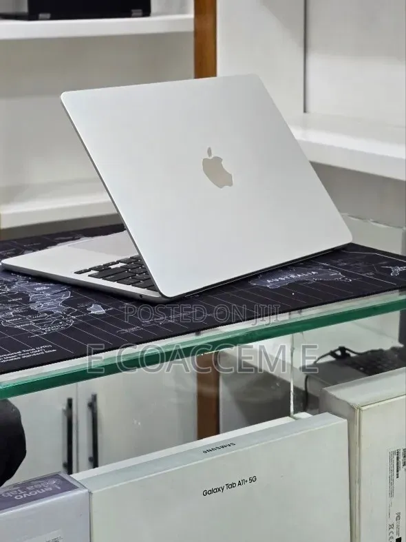 New Laptop Apple MacBook 16GB Apple M2 SSD 512GB