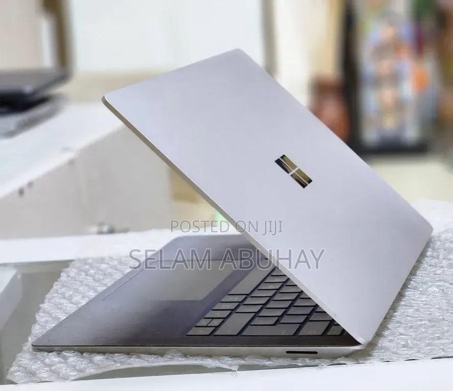 New Laptop Microsoft Surface 16GB Intel Core i7 SSD 256GB