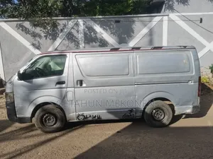 Toyota HiAce 220 2007 Silver