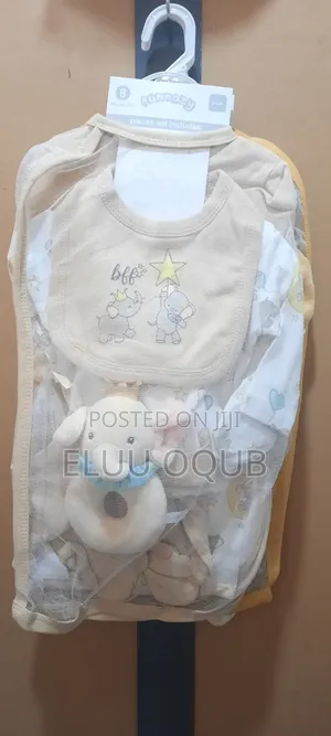 Eight 8 Pieces Set for Babies in Different Colors
