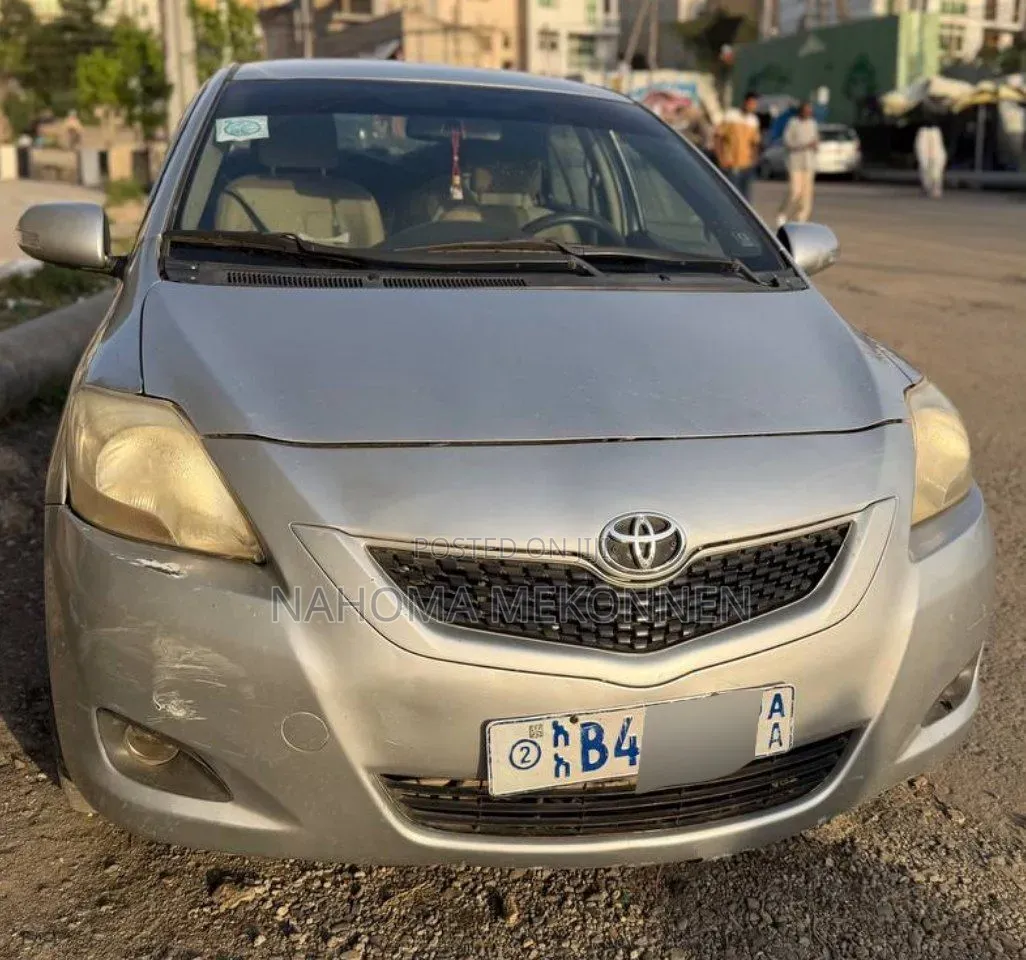 Toyota Belta 2010 Silver