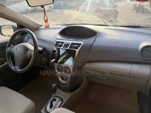 Toyota Belta 2010 Silver