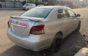 Toyota Belta 2010 Silver