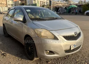Toyota Belta 2010 Silver
