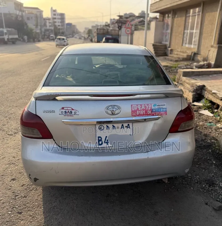 Toyota Belta 2010 Silver