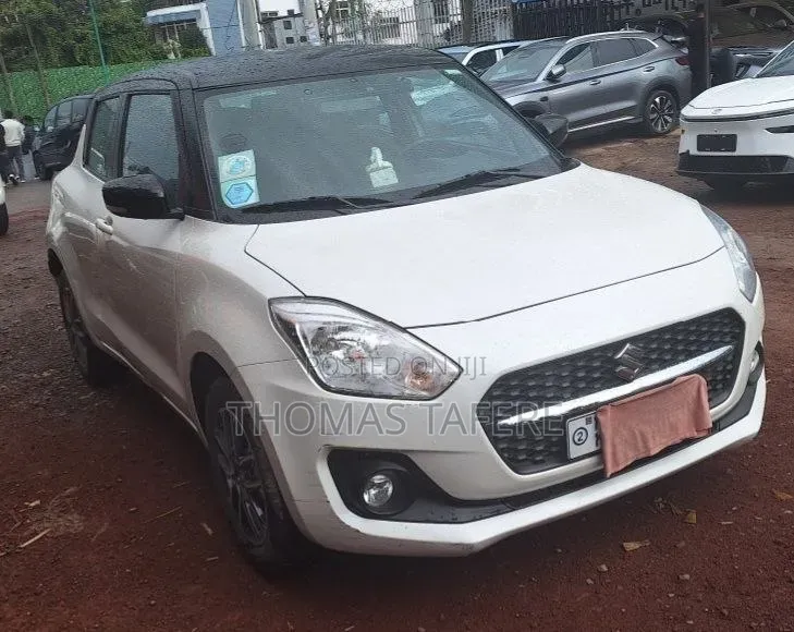 Suzuki Swift 2022 White