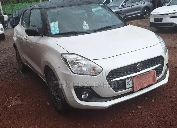 Suzuki Swift 2022 White