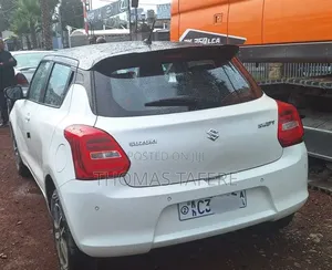 Suzuki Swift 2022 White