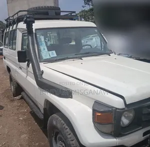 Toyota Land Cruiser 2005 White
