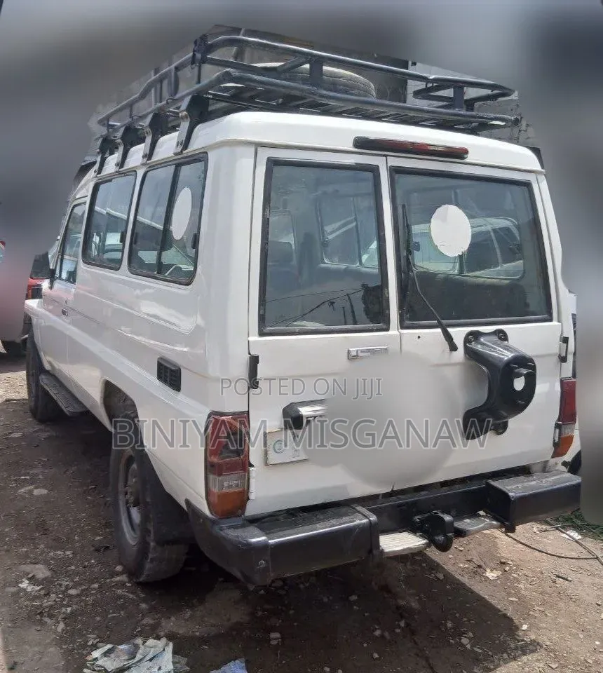 Toyota Land Cruiser 2005 White