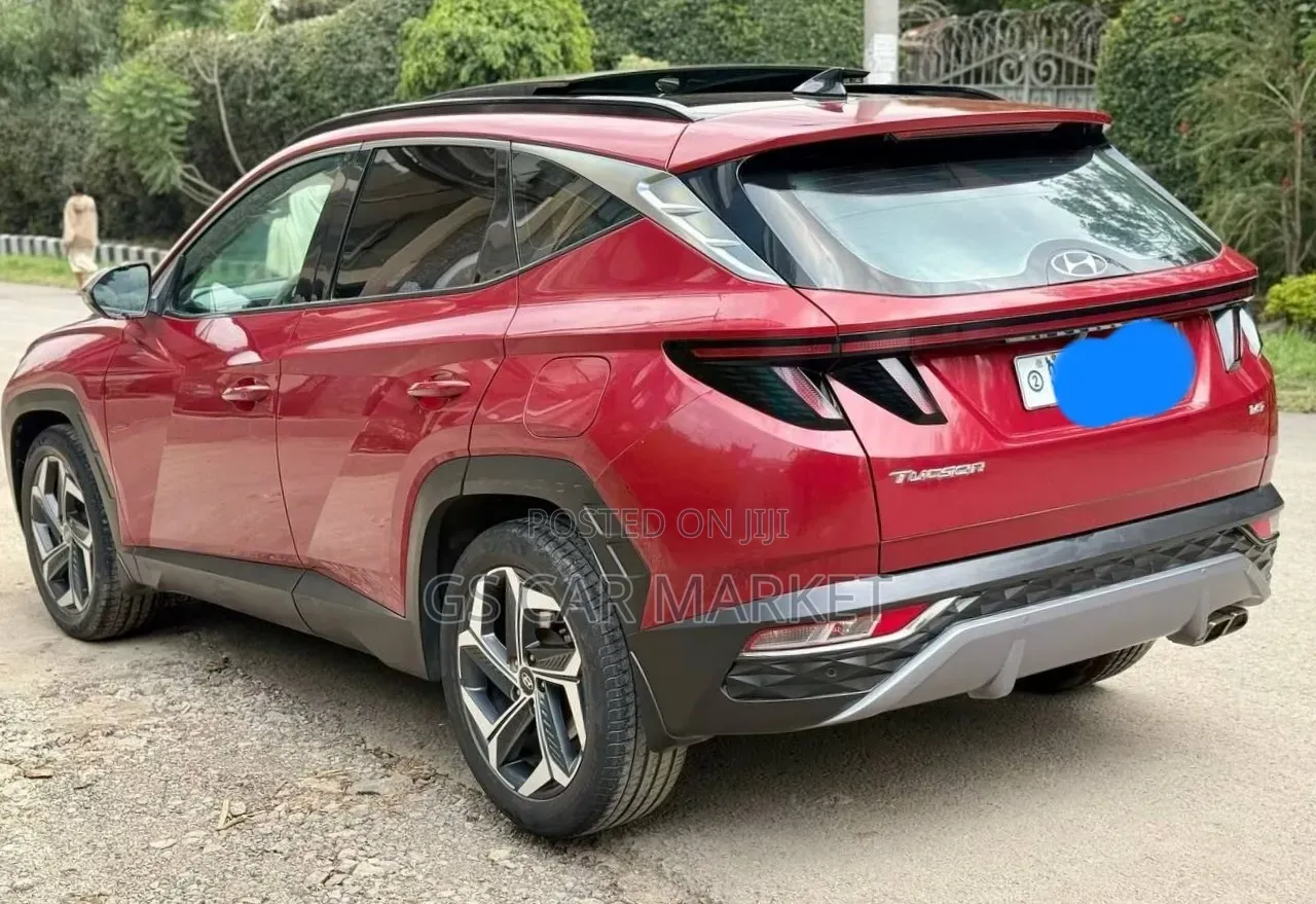 Hyundai Tucson 2022 Red