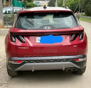 Hyundai Tucson 2022 Red