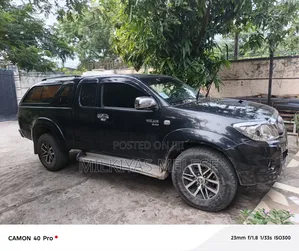Toyota Hilux 2.5 D-4D 4X4 SRX 2009 Black