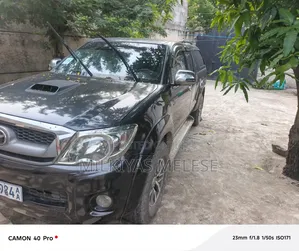 Toyota Hilux 2.5 D-4D 4X4 SRX 2009 Black