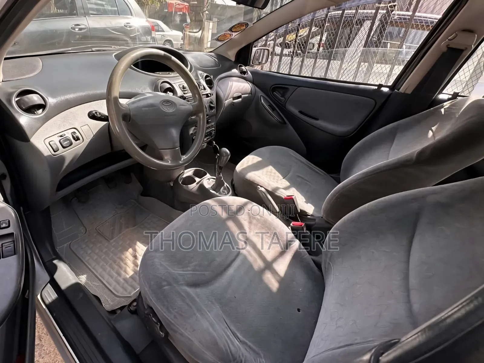 Toyota Vitz 2000 Silver