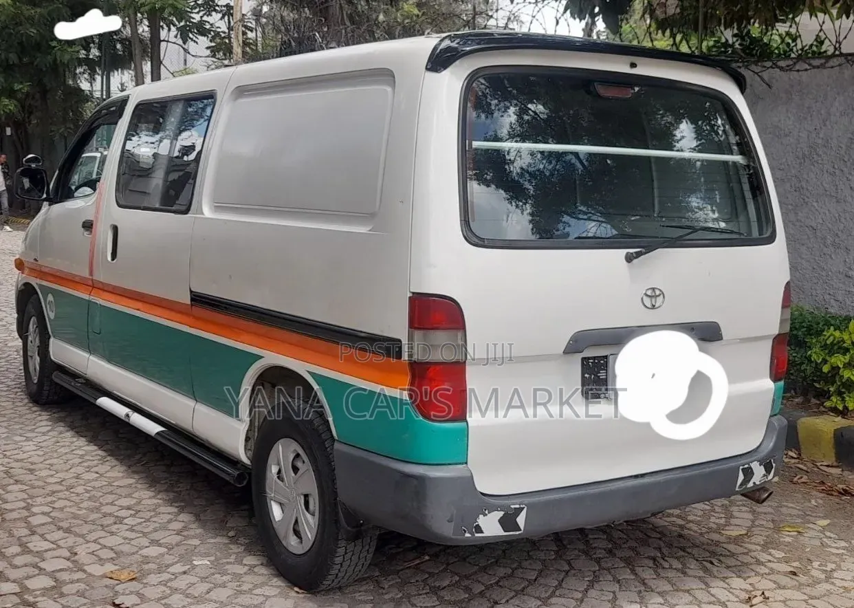 Toyota HiAce 2003