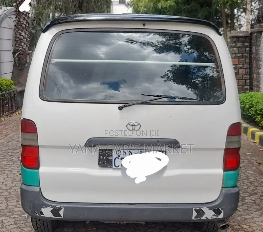 Toyota HiAce 2003