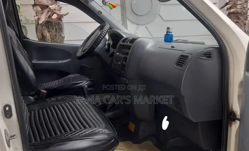 Toyota HiAce 2003
