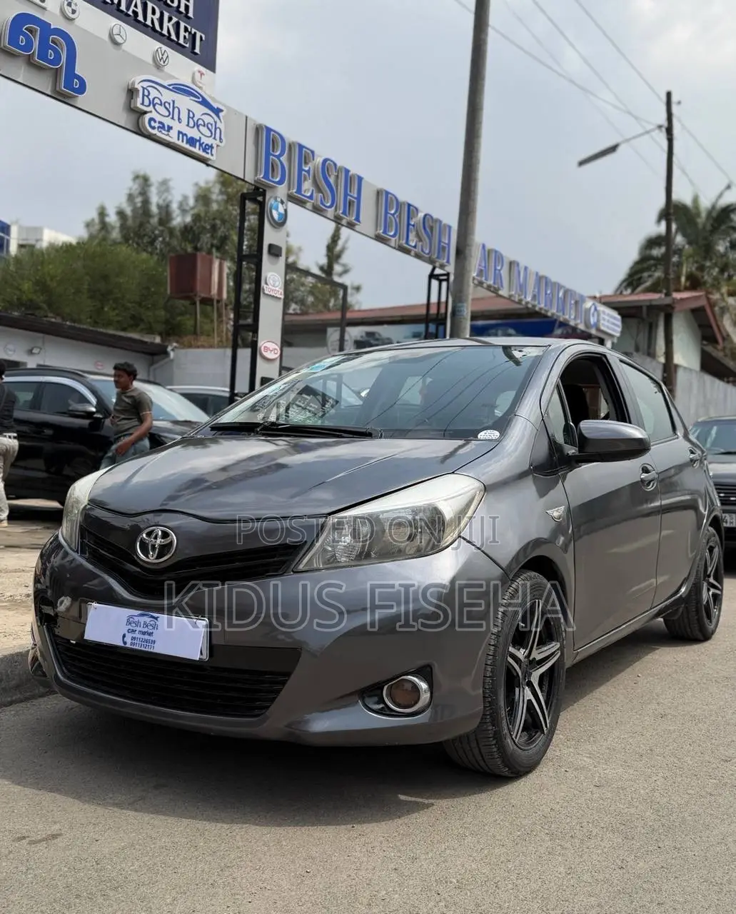 Toyota Yaris 2013 Gray