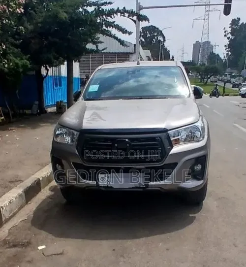 Toyota Hilux 2020 Gray
