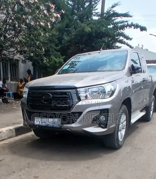 Toyota Hilux 2020 Gray