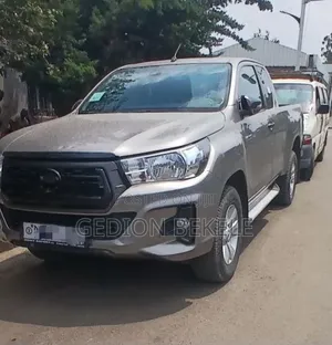 Toyota Hilux 2020 Gray
