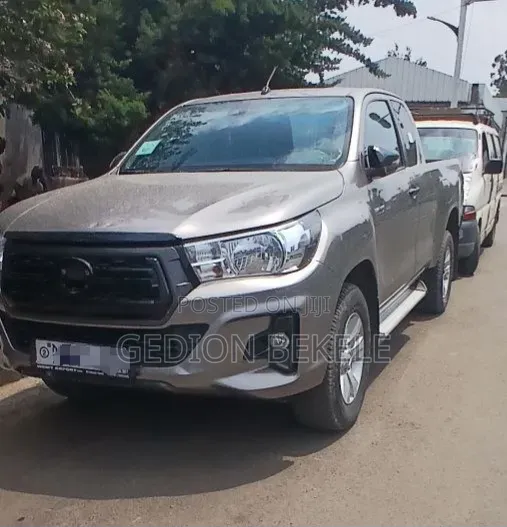 Toyota Hilux 2020 Gray