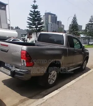 Toyota Hilux 2020 Gray