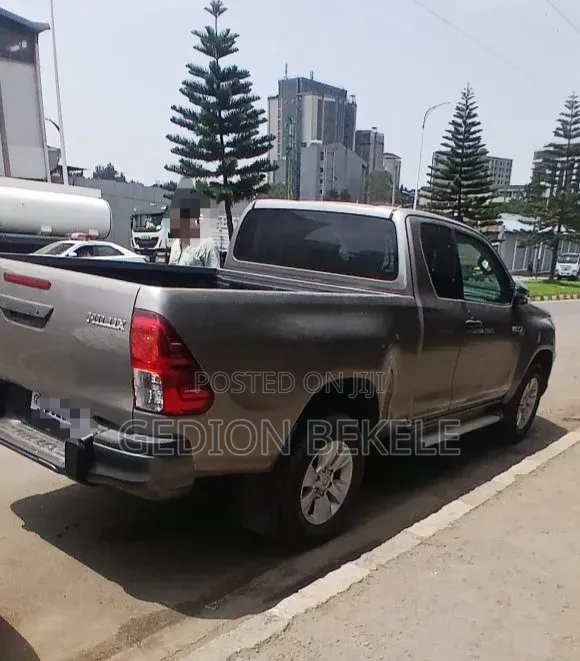 Toyota Hilux 2020 Gray