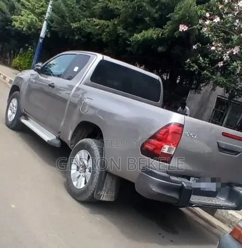 Toyota Hilux 2020 Gray