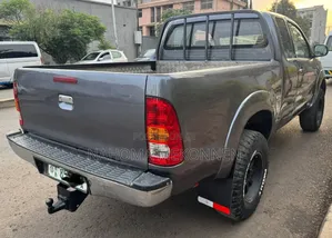 Toyota Hilux 2007 Gray