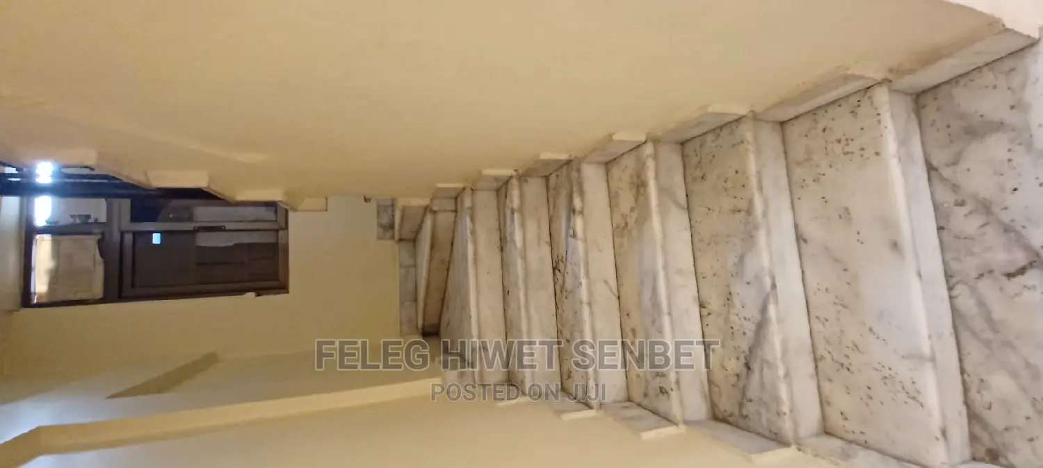 5bdrm House in አአ, Bole for sale