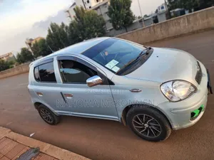 Toyota Vitz 2004 Blue