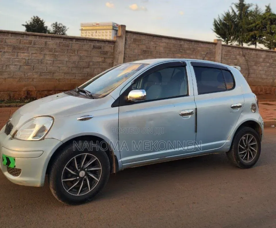 Toyota Vitz 2004 Blue