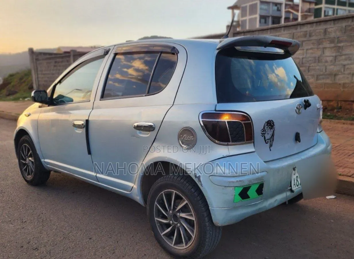 Toyota Vitz 2004 Blue