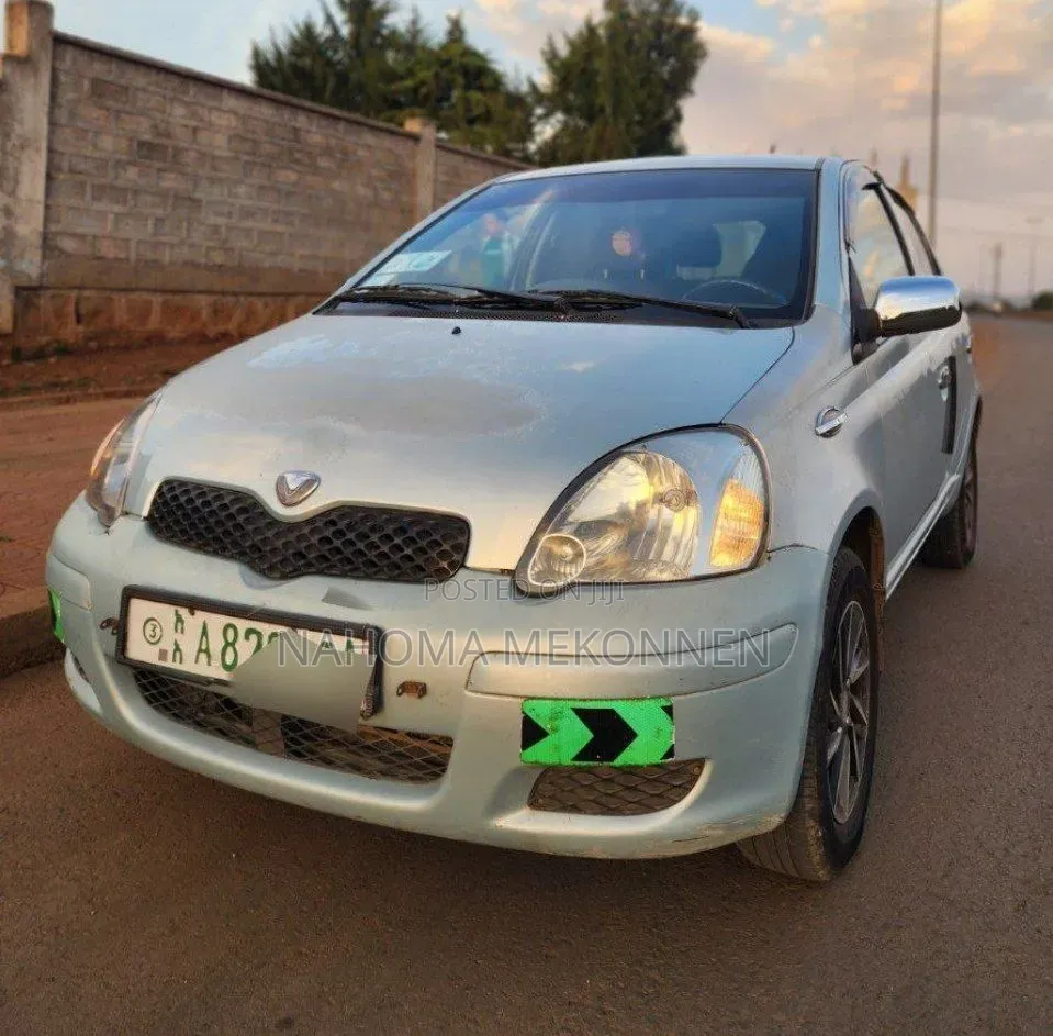 Toyota Vitz 2004 Blue