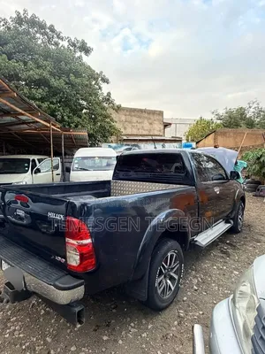 Toyota Hilux 2013 Black